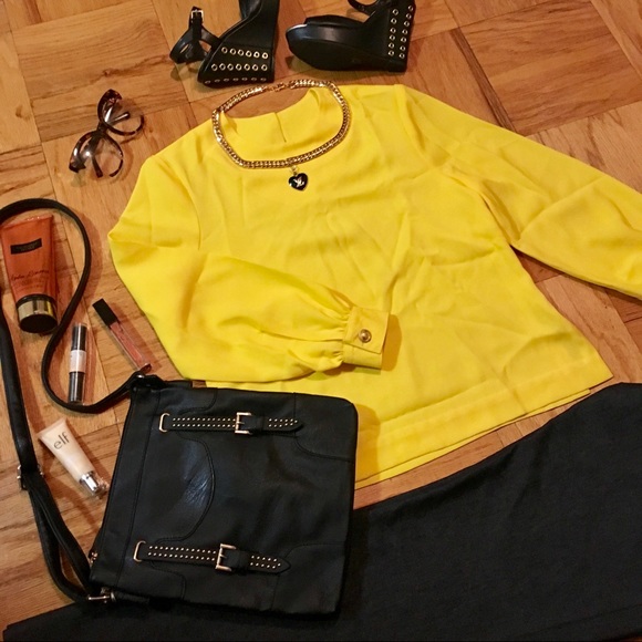 Tops - VINTAGE YELLOW BLOUSE W/GOLD BUTTONS